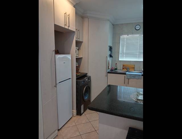 2 BEDROOM APARTMENT FOR SALE IN JEFFREYS BAY CENTRAL